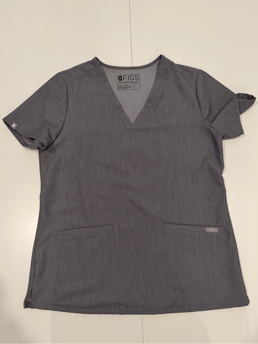 FIGS Technical Collection Graphite V-Neck Casma Scrub Top Women’s Small